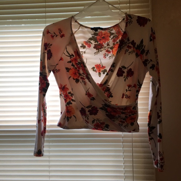 V-neck cross sweater - Picture 1 of 1